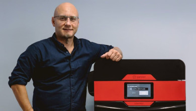 Davide Sher with the Sinterit Lisa Pro