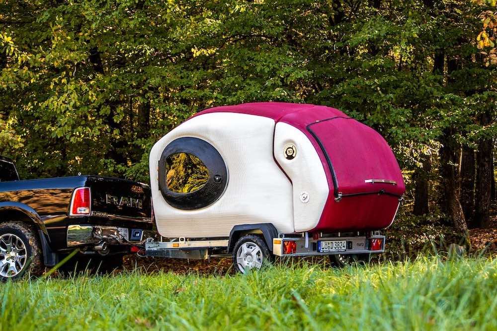 Une startup ukrainienne imprime en 3D un camping-car à partir de 7 400 bouteilles recyclées