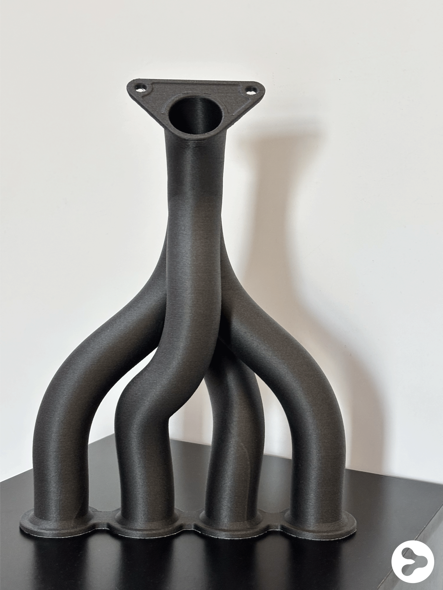 Scopri XECARB PA12-CF-ST, un filamento rinforzato con fibre di carbonio progettato per applicazioni di stampa 3D ad alte prestazioni.